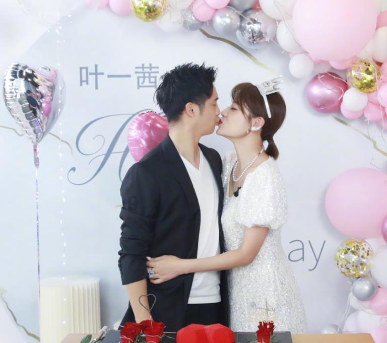 《小城故事多》正在热播 王清上演直球恋爱