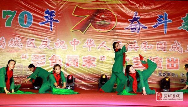 许嵩冯禧一起参加跨年晚会,“哥嫂cp”同台发糖,CP粉又开始活跃