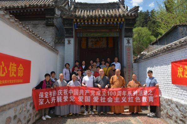 逃离森林湖畔