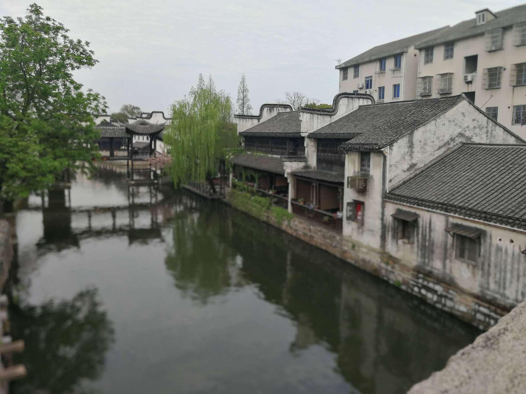 “伙计，不敢睡，屋里人还候你呢！”西安又一位司机倒下了