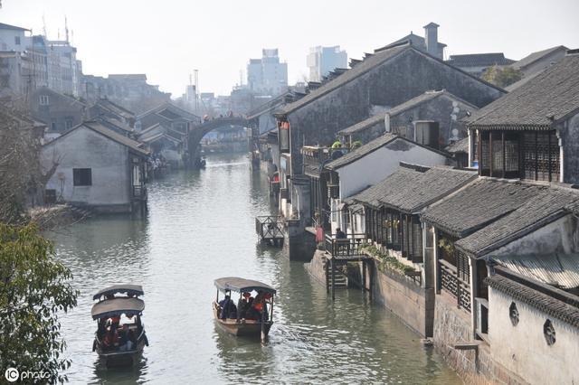航拍江西南昌动车所“陆地航母”整装待发备战春运
